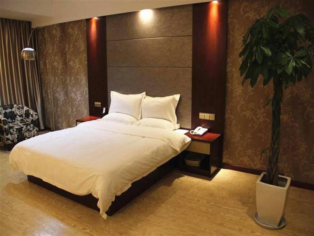 GreenTree Inn Nantong Tongzhou Shiji Avenue Jianghaihuangdu Express Hotel — фото 1