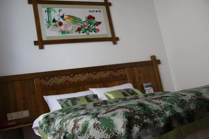 Чжанцзяцзе: Military Theme Inn