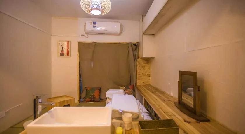 Ухань: Wuhan Read  Book Hostel