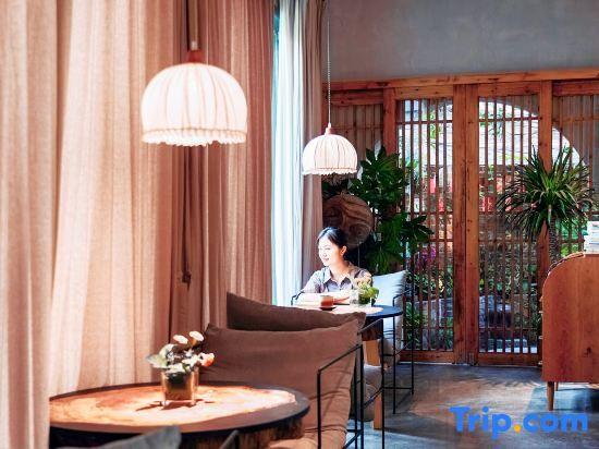 Хуаншань: Jietou Xiangwei Inn
