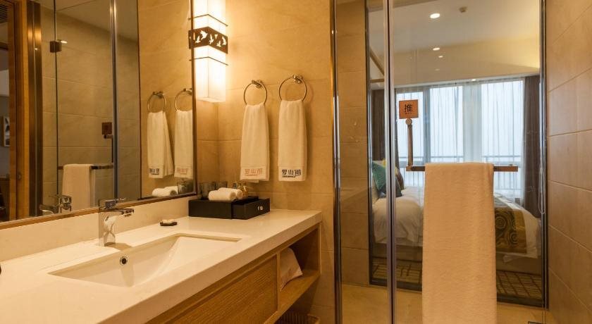 Гуйлинь: Guilin Roshan Lake Hotel