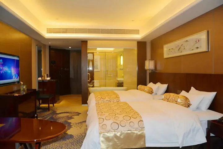 Цзинин: Hetai Hotel