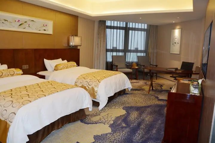 Цзинин: Hetai Hotel