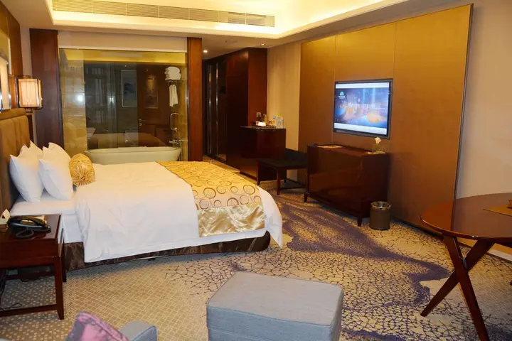 Цзинин: Hetai Hotel