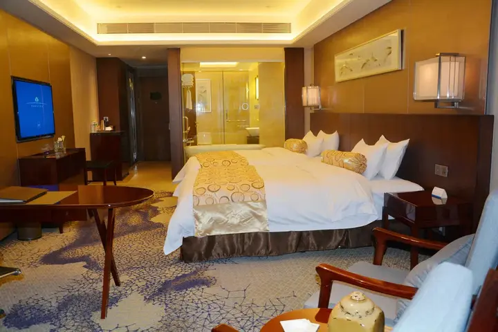 Цзинин: Hetai Hotel