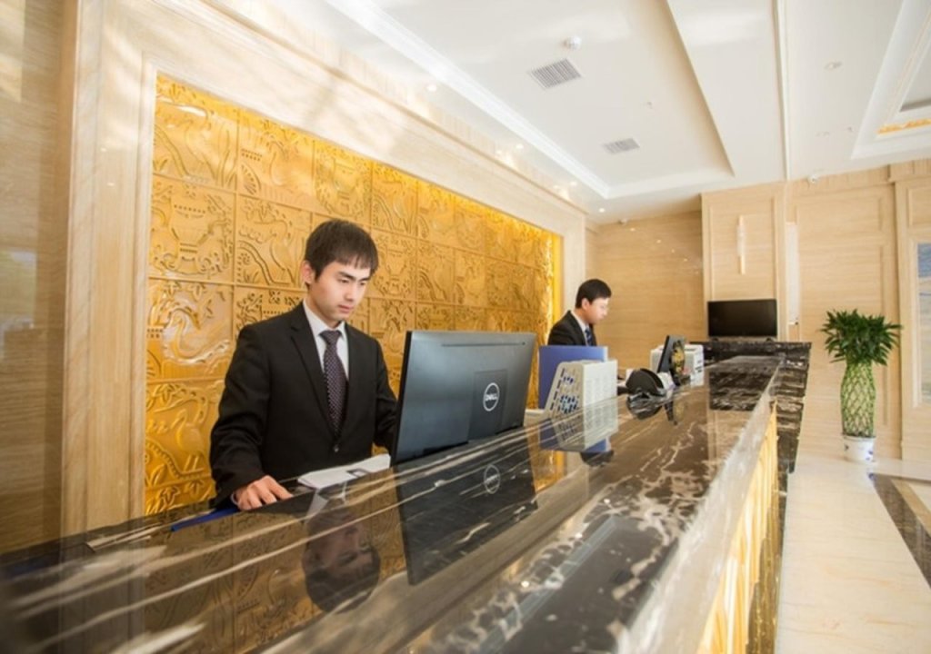 Интань: GreenTree Eastern YingTan Longhushan (N) Rd. Gym Hotel