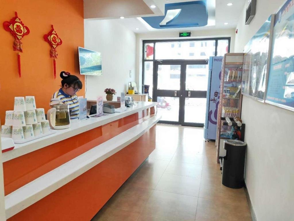 Кайфын: 7 Days Inn Kaifeng Daliang Men Branch