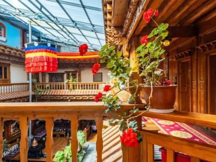 Шангри-Ла: Shangri la Le Fu Ge Dan Inn (dukezong ancient city store)