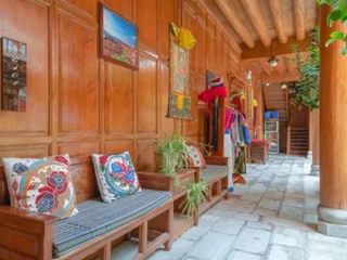 Шангри-Ла: Shangri la Le Fu Ge Dan Inn (dukezong ancient city store)