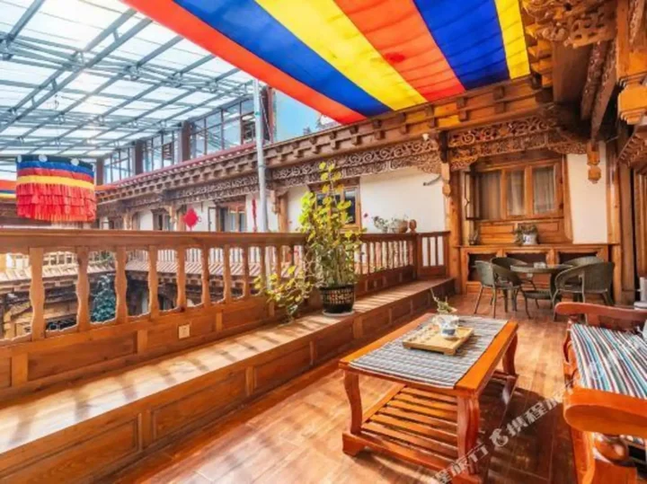 Шангри-Ла: Shangri la Le Fu Ge Dan Inn (dukezong ancient city store)
