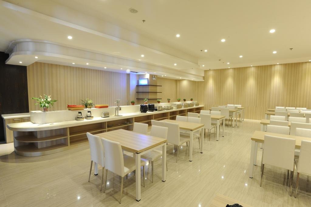 Вэйхай: Vienna Hotel
