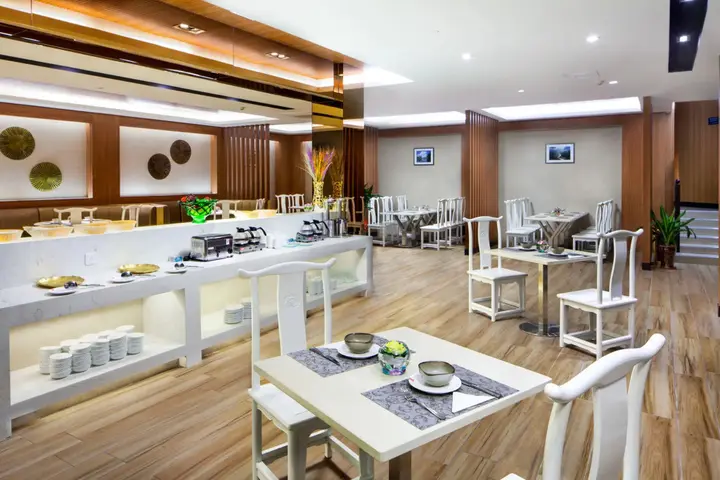Гуйлинь: Guilin Elephant Trunk Hill Hotel