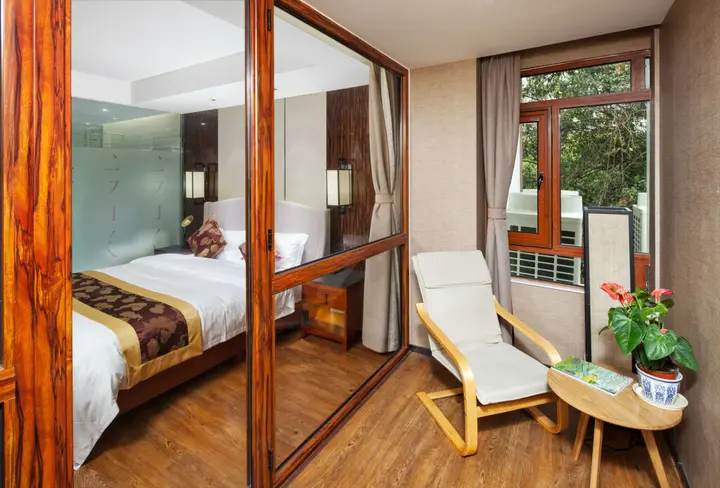 Гуйлинь: Guilin Elephant Trunk Hill Hotel