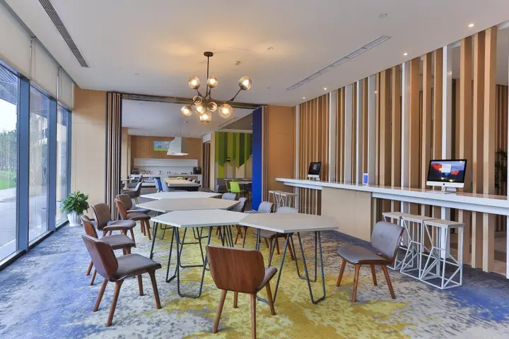 Лешан: Holiday Inn Express Emei Mountain