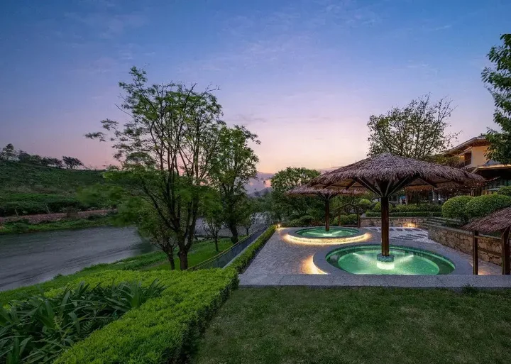 Лешан: Holiday Inn Express Emei Mountain