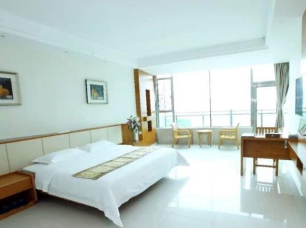 Шэньчжэнь: Sapphire Sea View Hotel