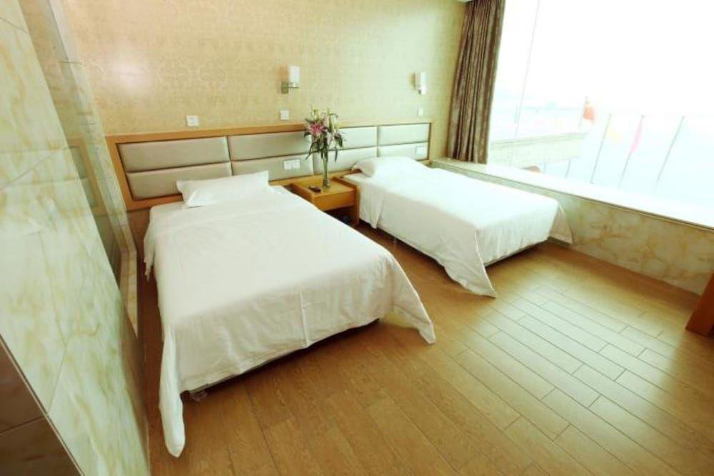 Шэньчжэнь: Sapphire Sea View Hotel