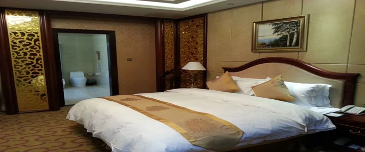 Наньтун: BaiYue International Hotel