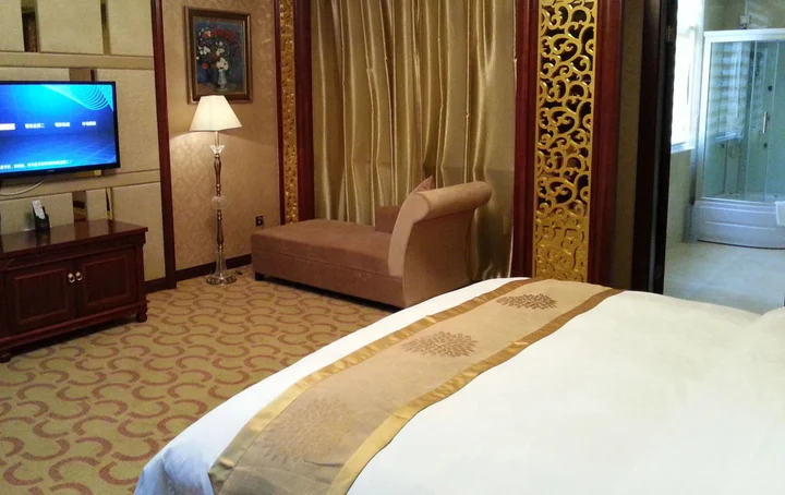 Наньтун: BaiYue International Hotel