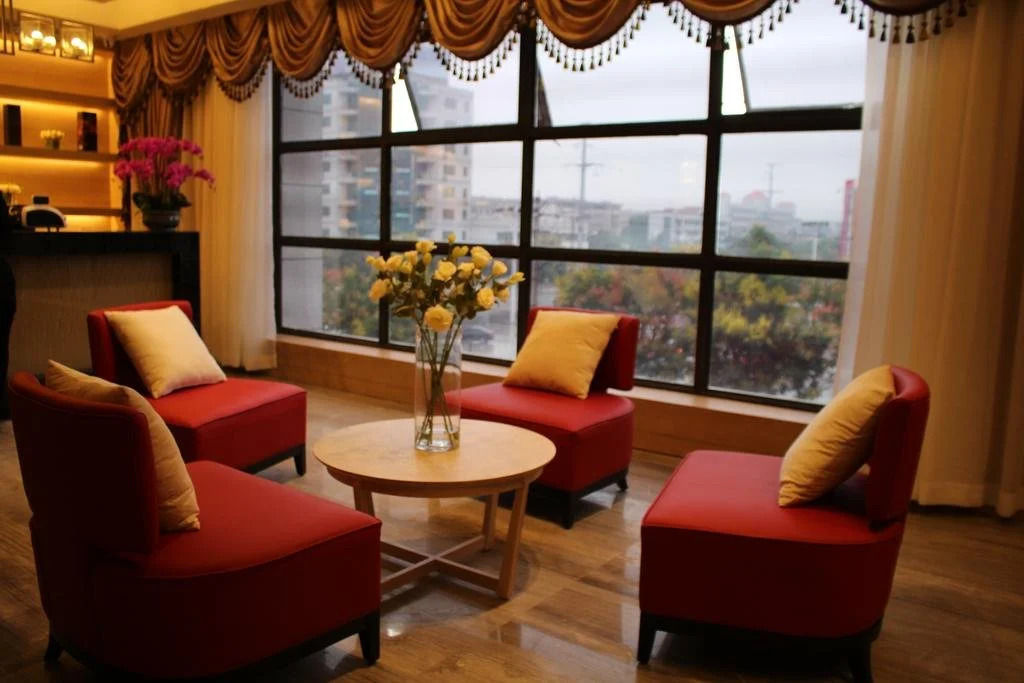 Вэйнань: Huashan International Hotel