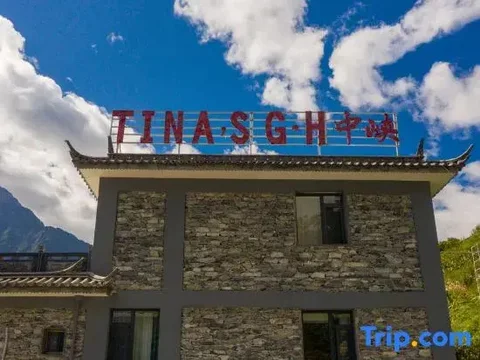 Шангри-Ла: Tinas Youth Hostel