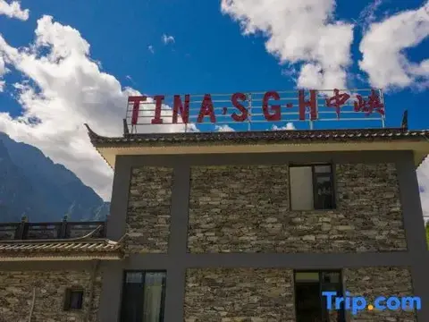 Шангри-Ла: Tinas Youth Hostel