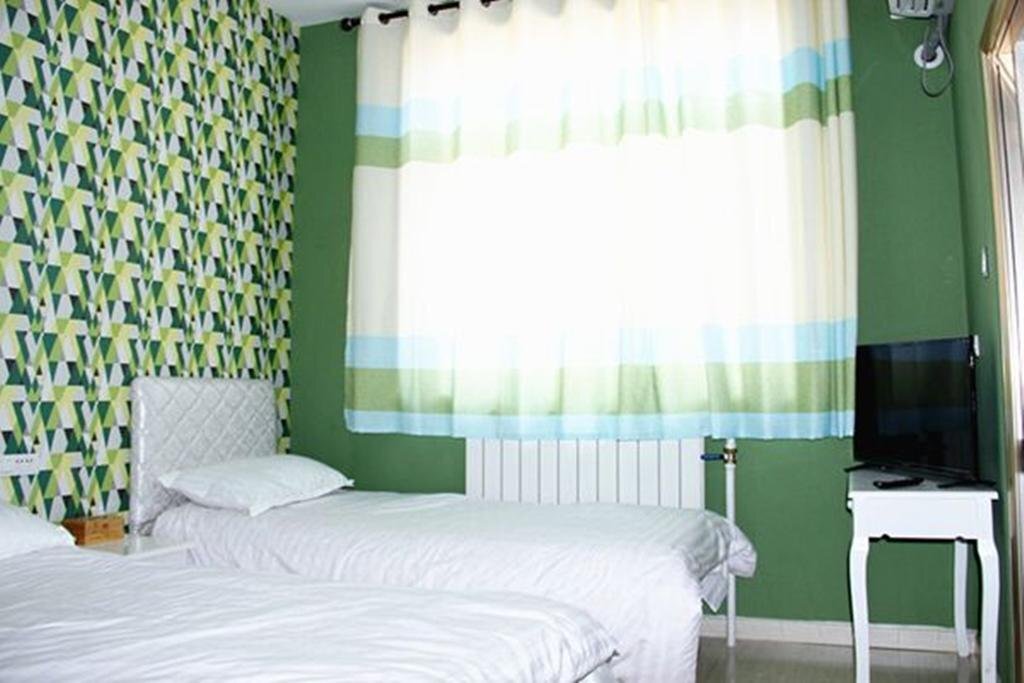 Пэнлай: Five & Four Yujia Hostel Changdao