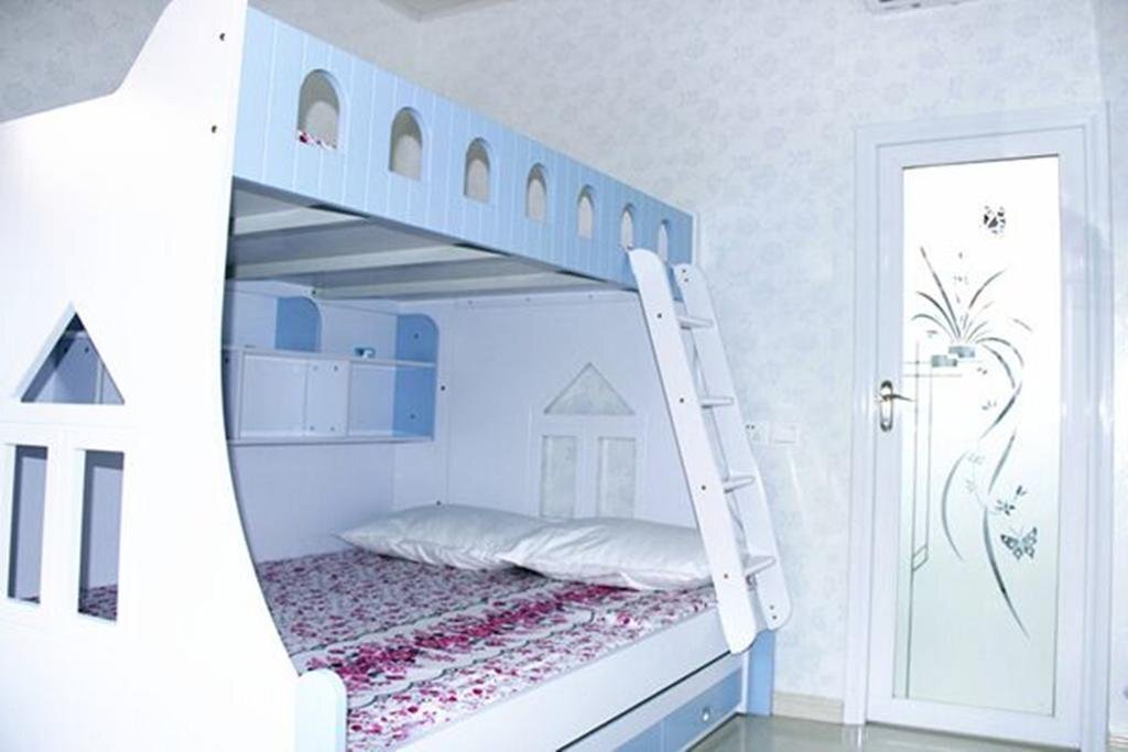 Пэнлай: Five & Four Yujia Hostel Changdao