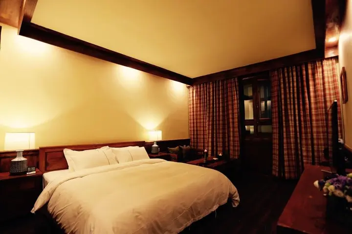 Шангри-Ла: Jacob Beautiful Night Hotel