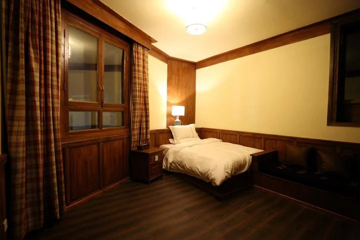 Шангри-Ла: Jacob Beautiful Night Hotel