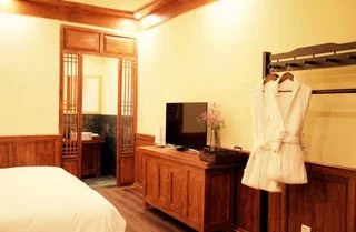 Шангри-Ла: Jacob Beautiful Night Hotel
