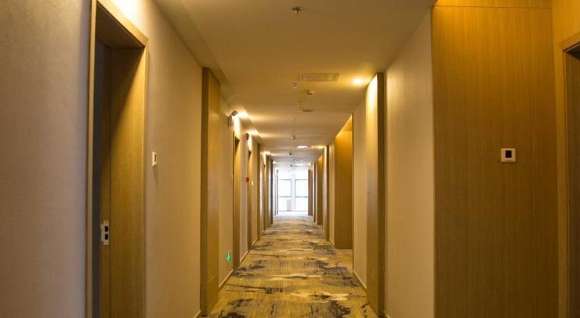 Наньнин: Lige Holiday Hotel