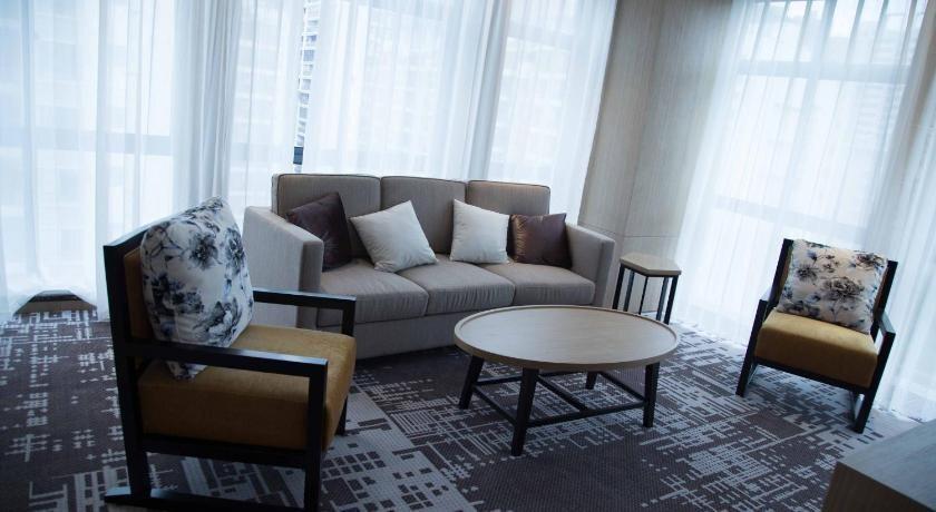 Наньнин: Lige Holiday Hotel