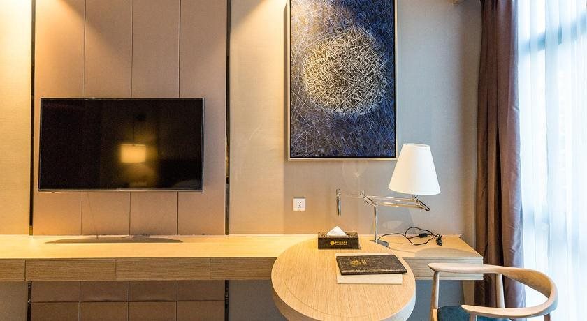 Наньнин: Lige Holiday Hotel