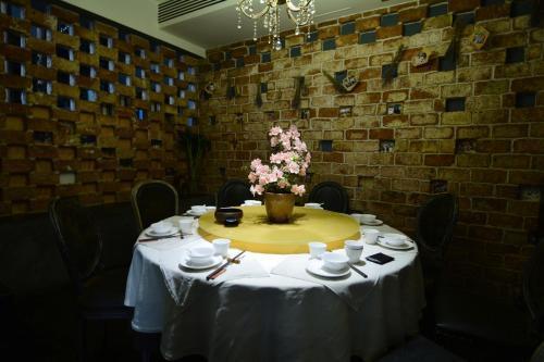 Чандэ: Tang's Hotel