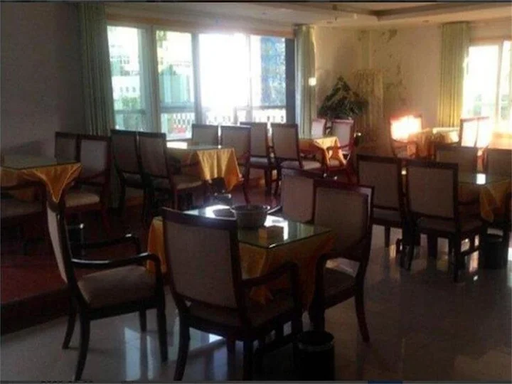 Гуангхан: Guangming Hotel