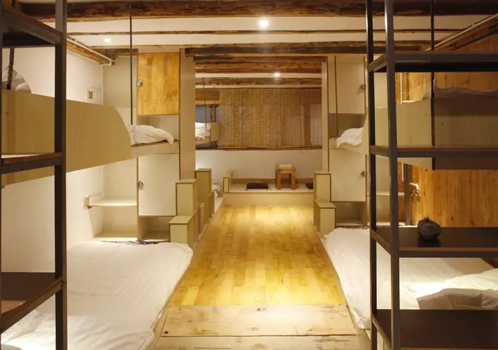 Шангри-Ла: Deep Alley Youth Hostel
