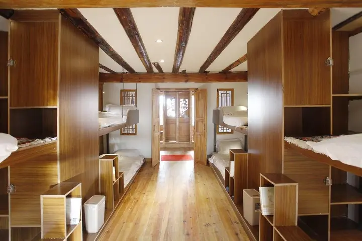 Шангри-Ла: Deep Alley Youth Hostel
