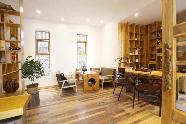 Шангри-Ла: Deep Alley Youth Hostel