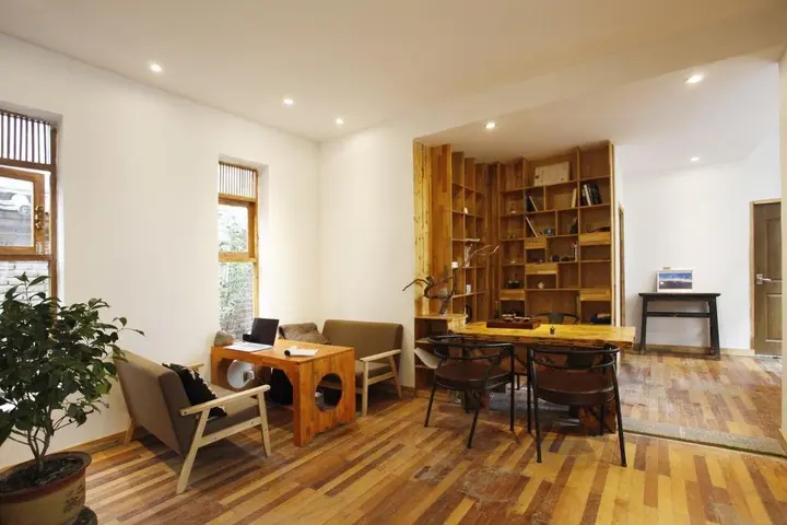 Шангри-Ла: Deep Alley Youth Hostel