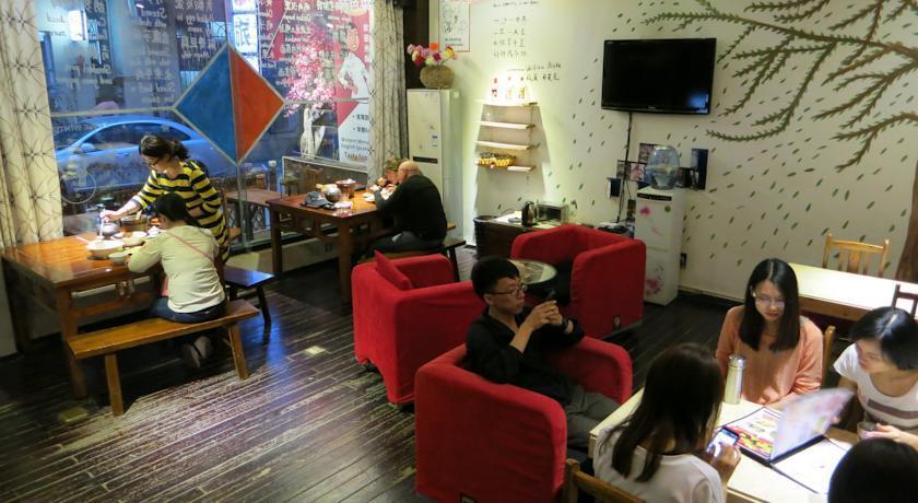 Лешан: Emeishan Hostel C