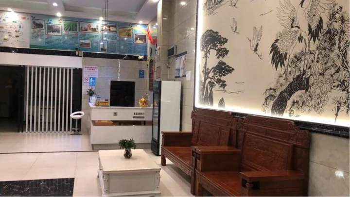 Шаогуань: Q+ Nanxiong Xinhewan Business Hotel