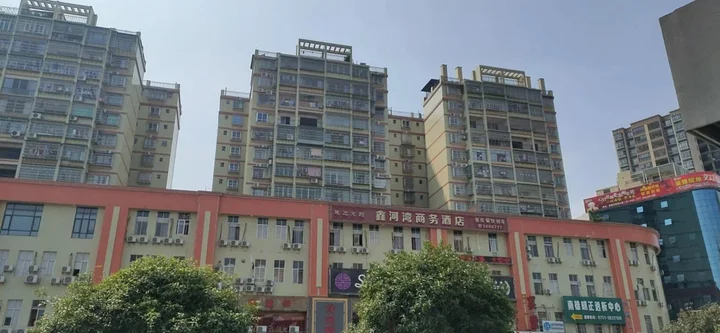 Шаогуань: Q+ Nanxiong Xinhewan Business Hotel