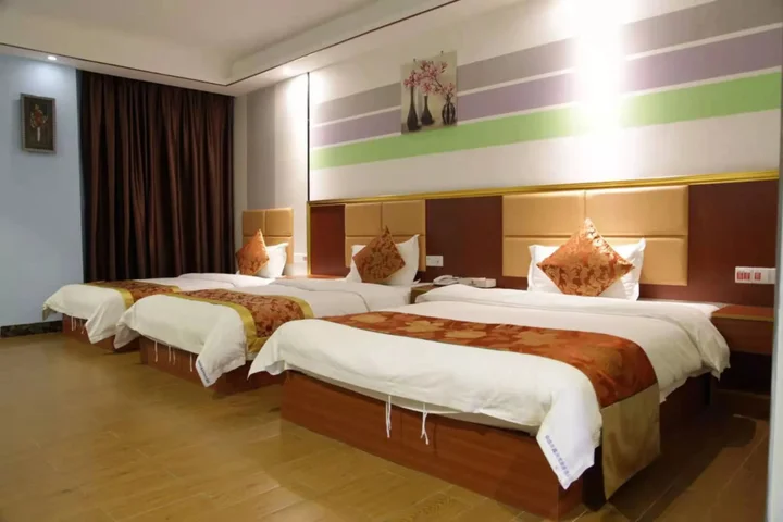 Шаогуань: Q+ Nanxiong Xinhewan Business Hotel