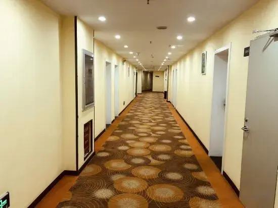 Шангри-Ла: 7 Days Inn Shangrila Bus Station Branch