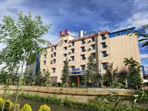 Шангри-Ла: 7 Days Inn Shangrila Bus Station Branch