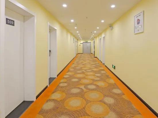Шангри-Ла: 7 Days Inn Shangrila Bus Station Branch