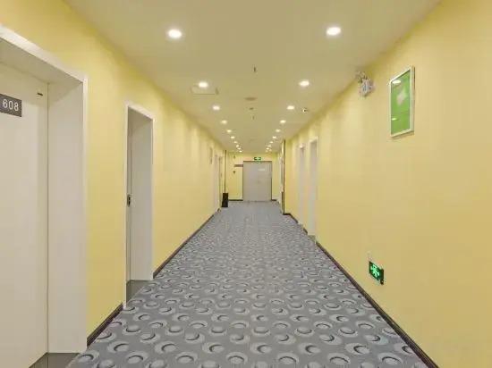 Шангри-Ла: 7 Days Inn Shangrila Bus Station Branch