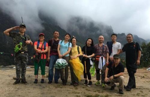 Луань: Dabie Mountain Longjinxia Homestay