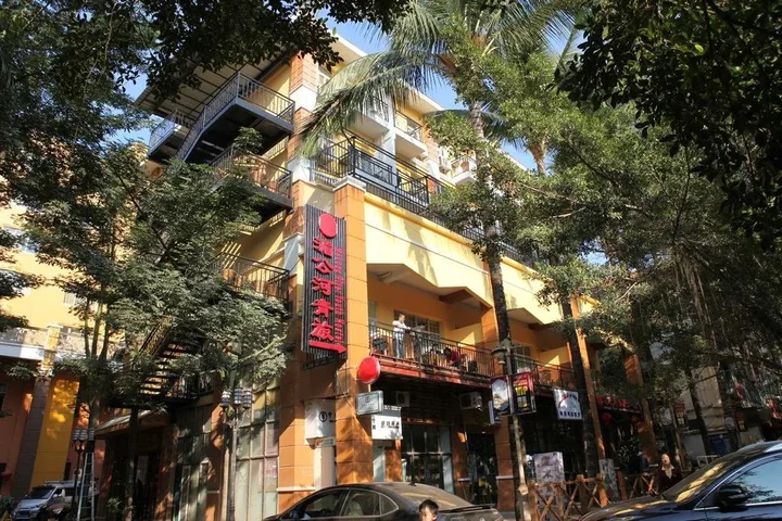 Цзинхун: Menggonghe Hotel